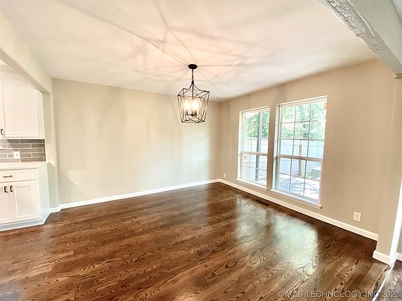 5th image of 9512 S Maplewood Ave