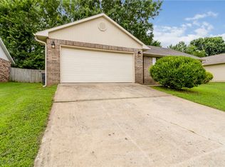 3495 N Vassar St, Fayetteville, AR 72704