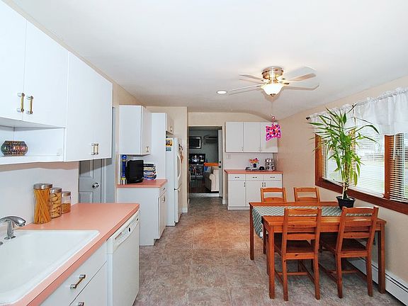 4th image of 248 Woodycrest Dr