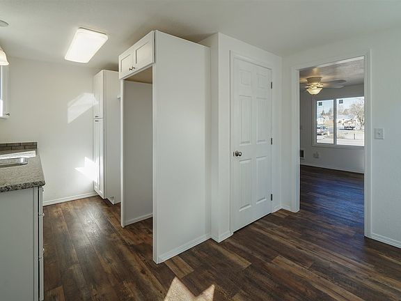 5th image of 2727 W Wellesley Ave