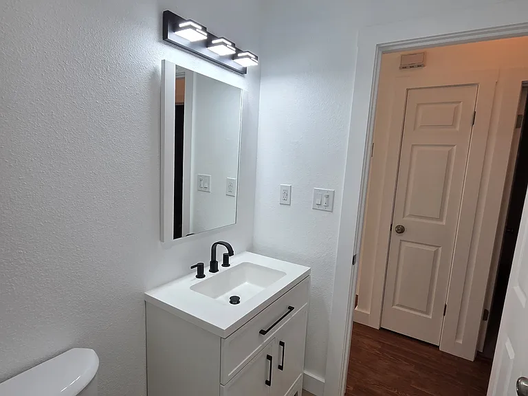 835 State St — Photo 7