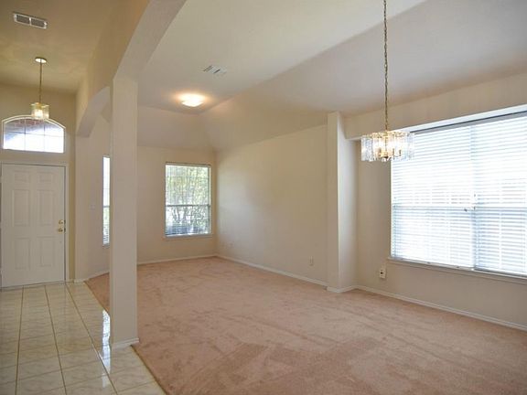 4th image of 2745 Faxon Dr
