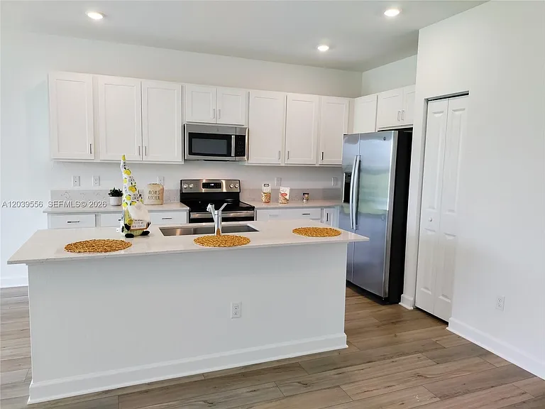654 SE Lake Falls St #654 — Photo 4