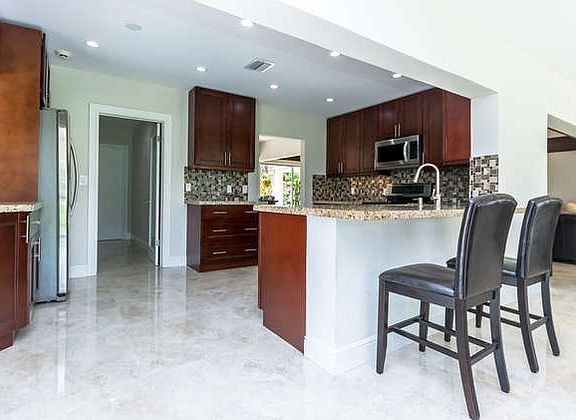 2nd image of 5609 Coco Palm Dr #0
