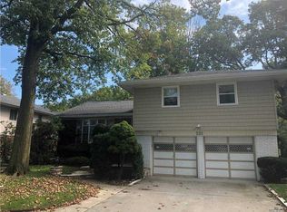 221 Hungry Harbor Rd, Valley Stream, NY 11581