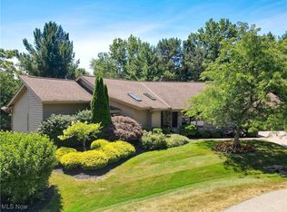 5575 Hummingbird Cir, Solon, OH 44139