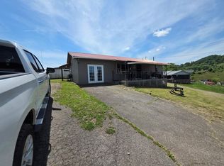 12 Poplar St, Honaker, VA 24260