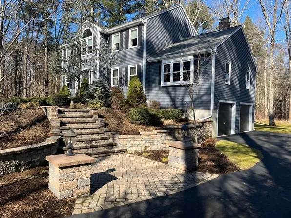 6 Longwood Cir, Mansfield, MA 02048