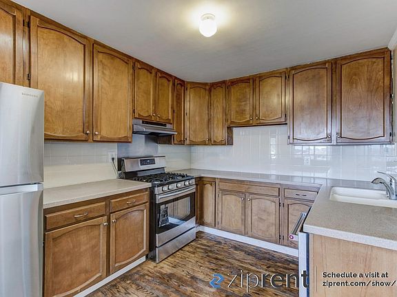 3rd image of 810 W Orange Ave