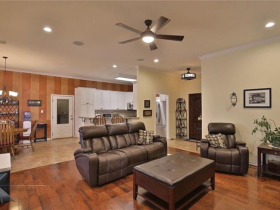 3rd image of 1718 Morrow Ln