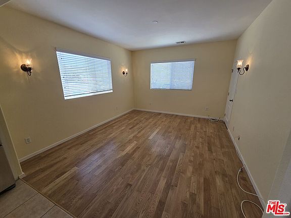 2nd image of 1818 1/2 S La Brea Ave