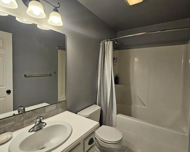 808 Royal Ave — Photo 6