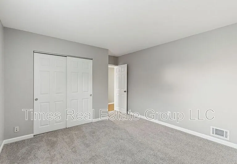 136 Brookfield Ct — Photo 29