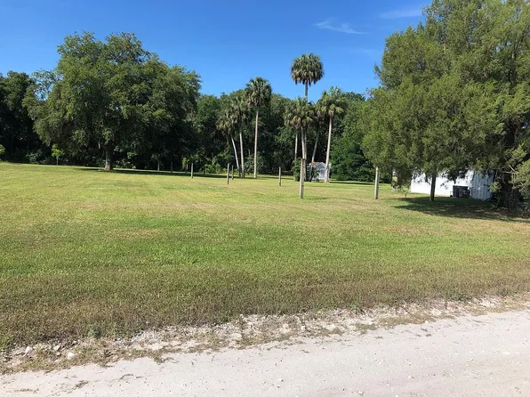 248 Lake Dr, Crescent City, FL 32112