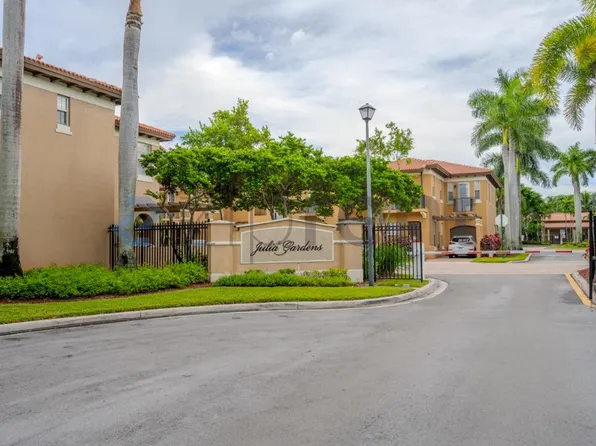 6880 Julia Gardens Dr, Coconut Creek, FL 33073