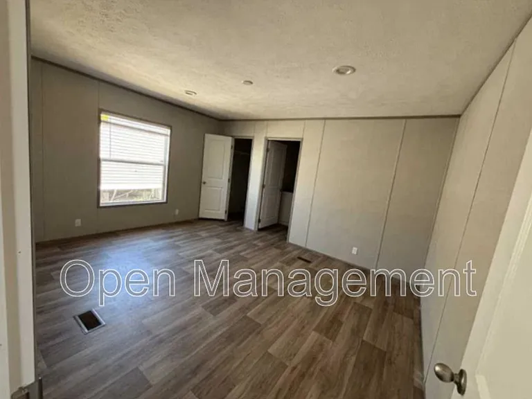 518 Everitt Ave #32 — Photo 6