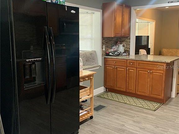 5th image of 33 W Herrick Dr