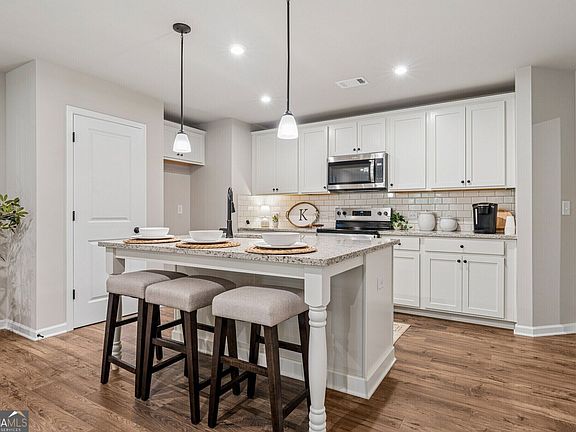 3rd image of 16 Silver Leaf Ln #1