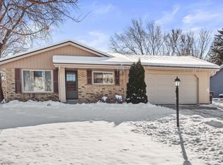 7743 West Plainsview DRIVE, Franklin, WI 53132