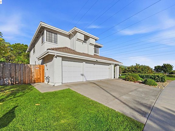 2nd image of 43884 Cameron Hills Dr