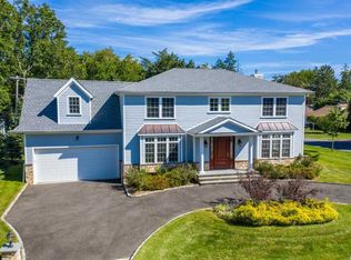 78 Old Farm Rd, Roslyn Heights, NY 11577