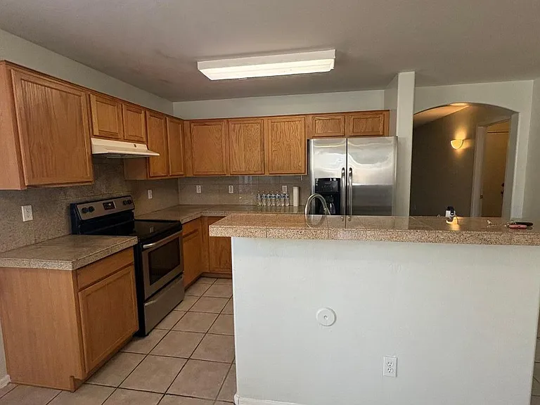 582 S 152nd Ln — Photo 5