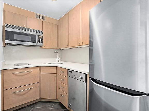 5th image of 333 E 14th St APT 16M