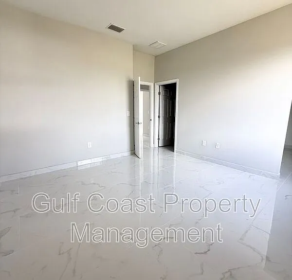 219 NW 23rd Ter — Photo 20