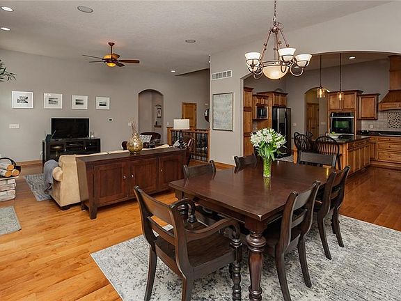 4th image of 7527 Eagle Crest Dr