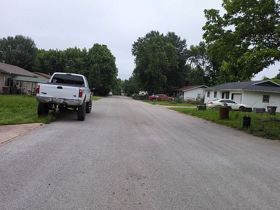 5th image of 140 N Riley St