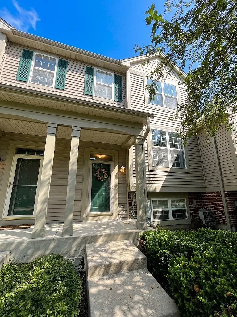 2 bed, 2.5 bath, 1350 sqft, $2,600 — Photo 1