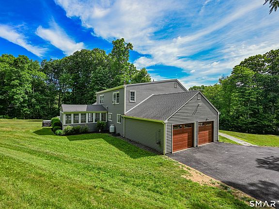 4th image of 131 Woods Way Drive