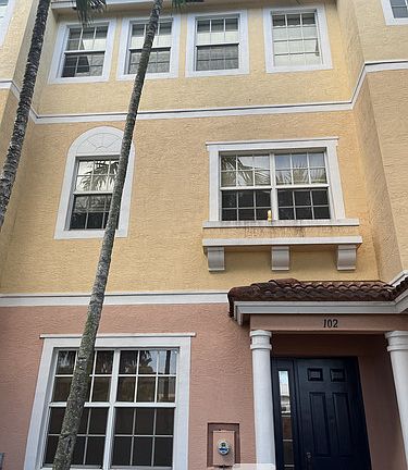 4th image of 102 Harbors Way #102
