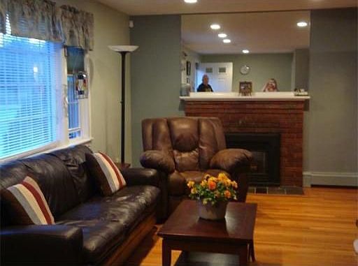 3rd image of 269 Winter St