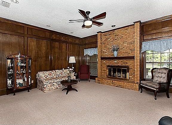 3rd image of 305 Lakeshore Dr