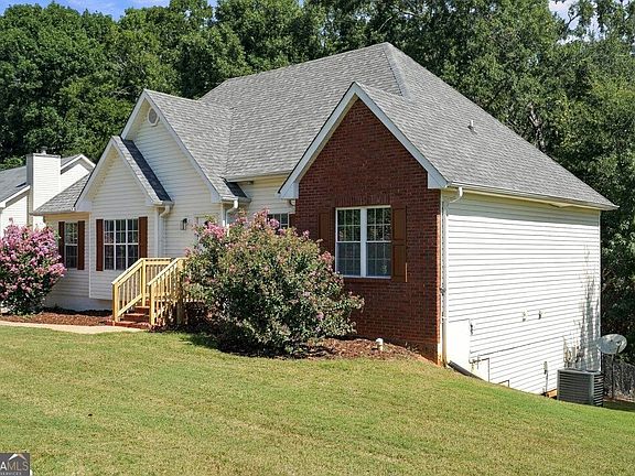 3rd image of 270 Forest Brook Dr