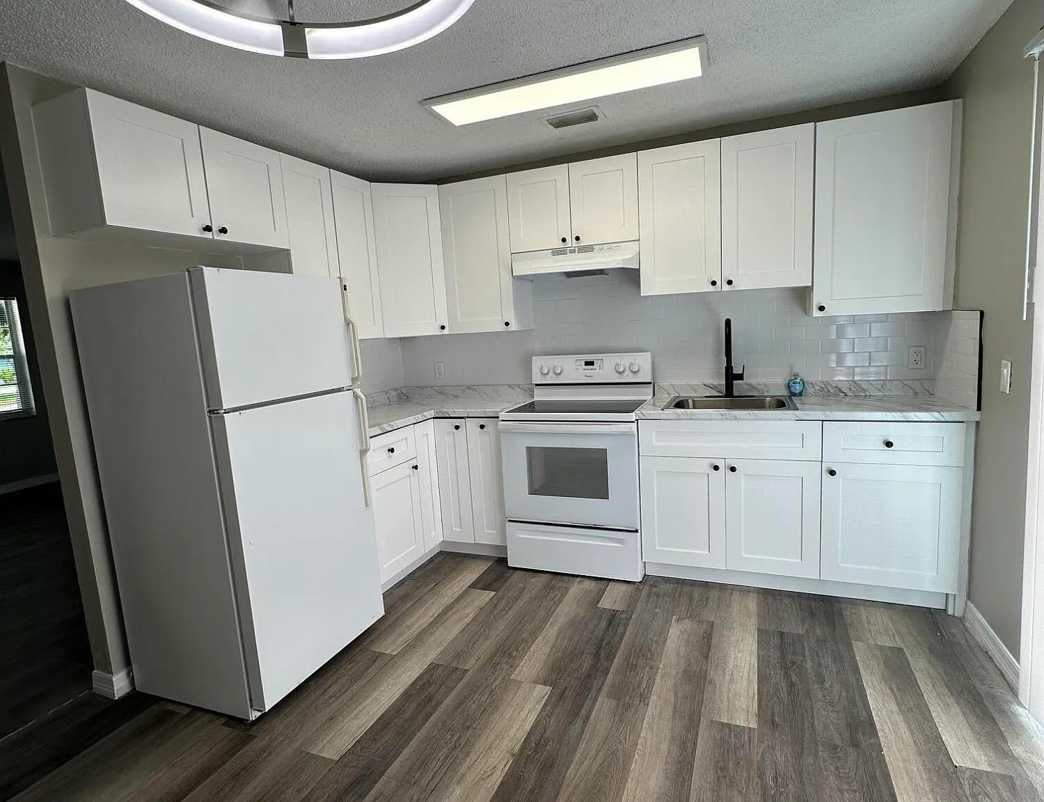 3 bed, 2.0 bath, 750 sqft, $2,800 — Photo 4