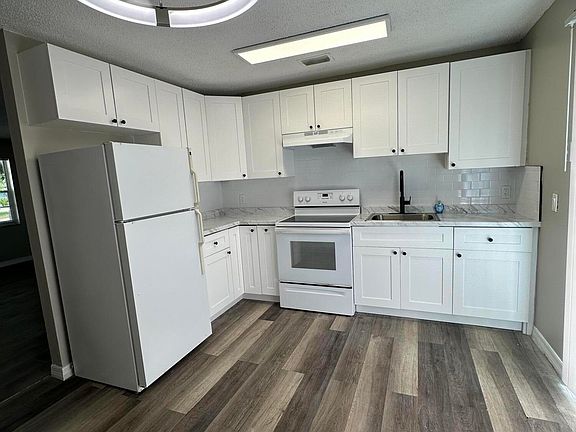 4th image of 4564 Gulfstream Rd
