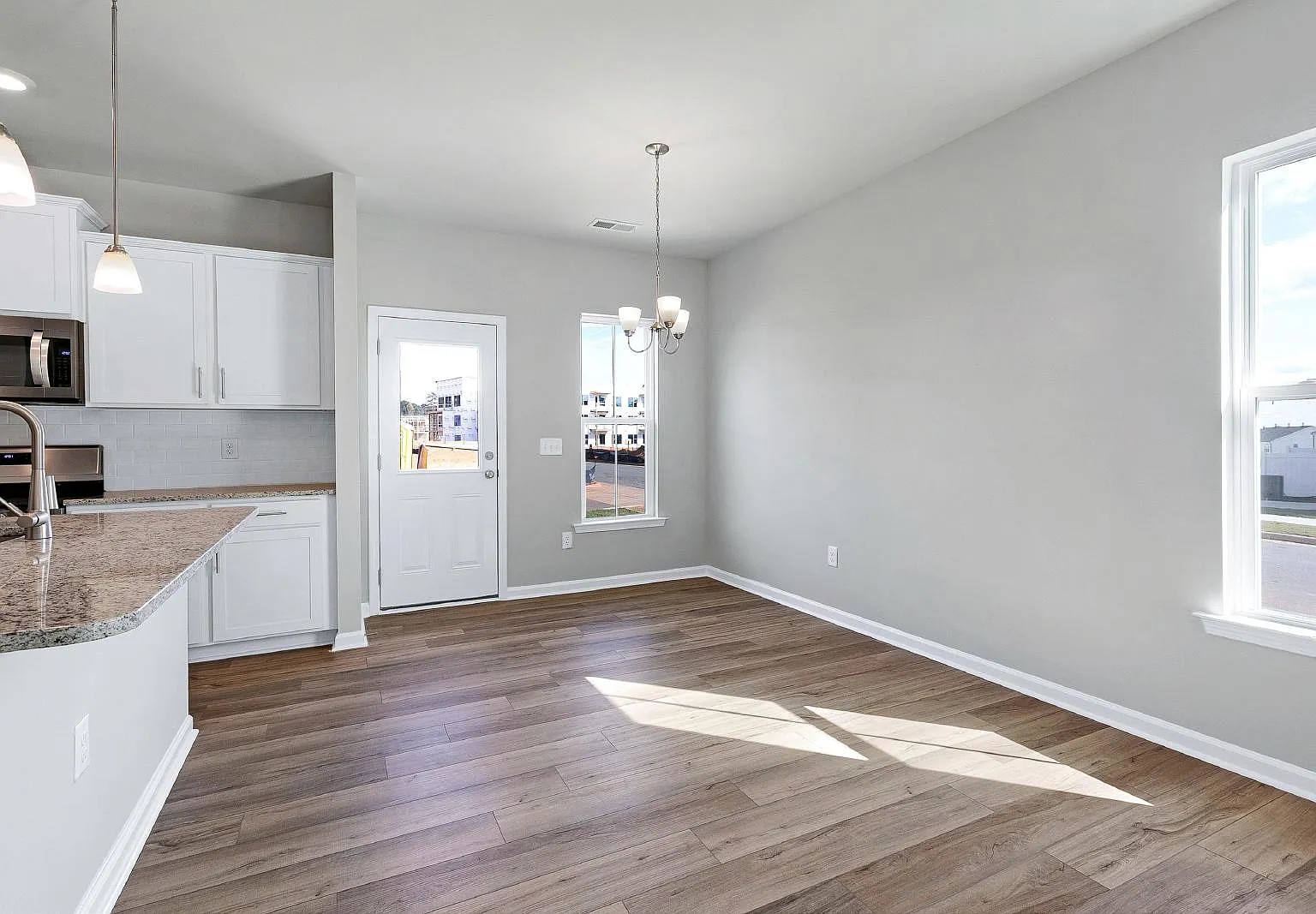 3 bed, 2.5 bath, 1558 sqft, $1,800 — Photo 2