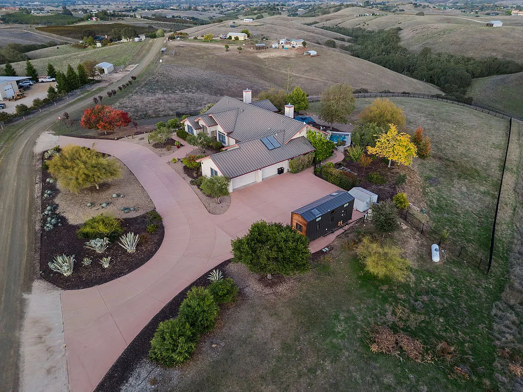Building Photo - 6525 Straw Ridge Rd