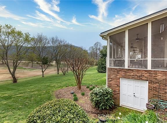 4th image of 2814 Lakeview Dr