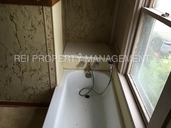 5th image of 1015 W Holmes St