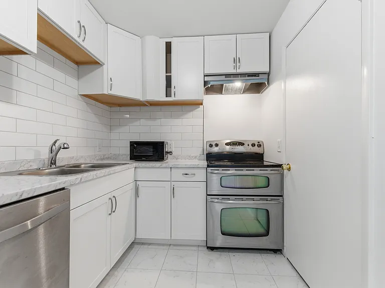 731 McPherson Dr — Photo 7