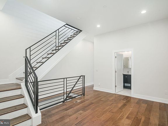 5th image of 2727 W Jefferson St