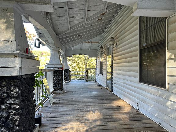 3rd image of 305 Altoona Dr