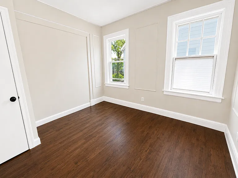 13-15 McKay Ave #2L — Photo 9