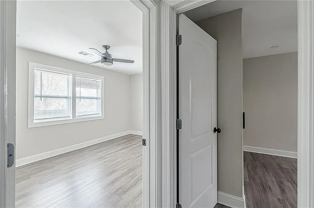 919 Hobson — Photo 4