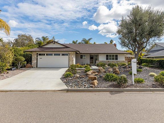 2nd image of 1039 La Reina Dr