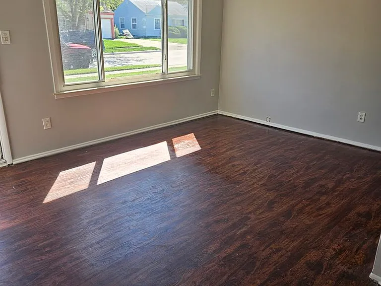 27261 Woodmont St — Photo 5