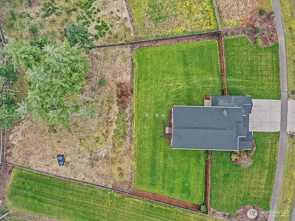 3rd image of 8104 52nd Avenue NE